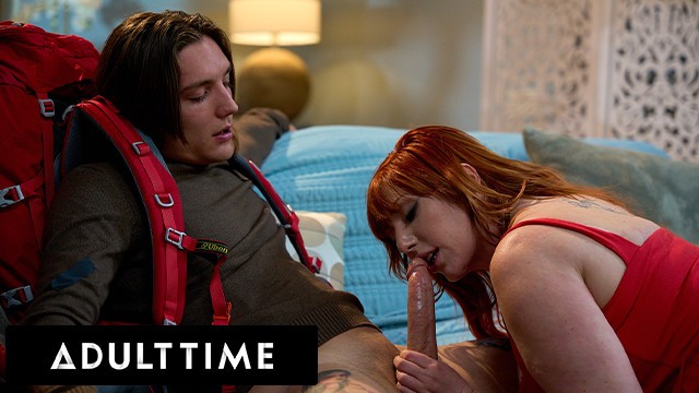 Csábos milf Lauren Phillips lebukik masztizás közben fiatal szomszédjával!